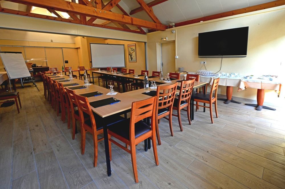 Logis - & Restaurant Des Lacs Paris Sud 3*