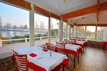 Logis - & Restaurant Des Lacs Paris Sud Hotel