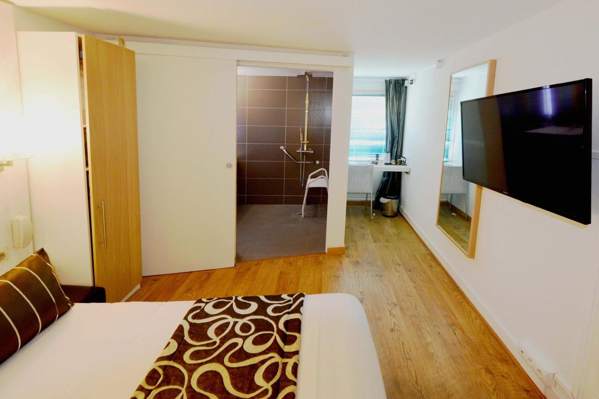 Logis - & Restaurant Des Lacs Paris Sud