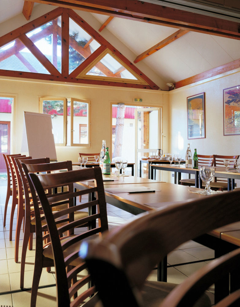 Hotel Logis - & Restaurant Des Lacs Paris Sud 3*
